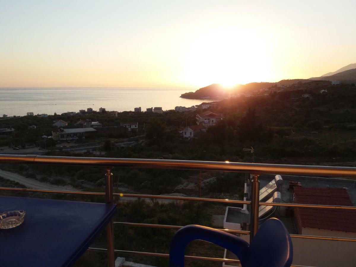 Marika'S Apartments Himare Eksteriør bilde